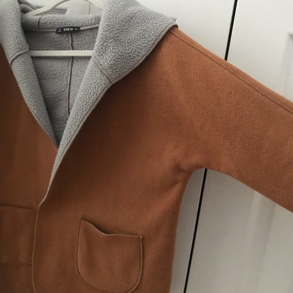 reversible tan and gray fleece jacket - Picture 2 of 5